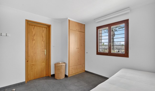 Resale - Villa - Santa Pola