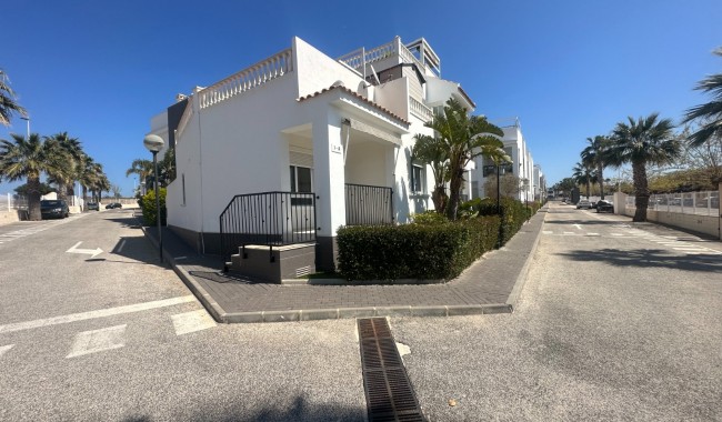 Segunda mano - Bungalow - Torrevieja - Aguas Nuevas