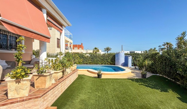 Begagnad - Villa - Torrevieja - La Mata