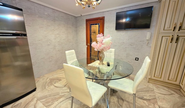 Resale - Apartment - Alicante - Centro