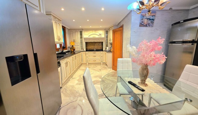 Resale - Apartment - Alicante - Centro