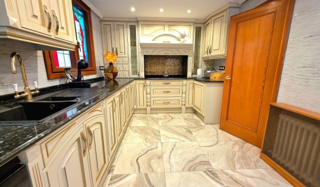 Resale - Apartment - Alicante - Centro