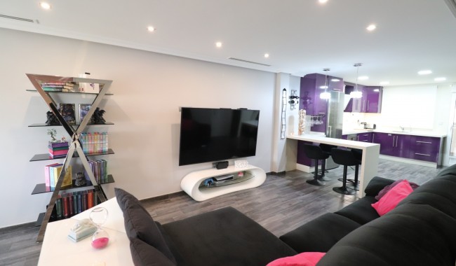 Begagnad - Radhus - Redován - Redovan - Town