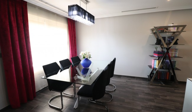 Begagnad - Radhus - Redován - Redovan - Town