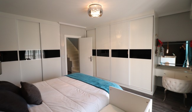 Begagnad - Radhus - Redován - Redovan - Town