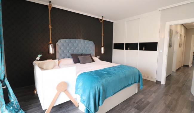 Begagnad - Radhus - Redován - Redovan - Town
