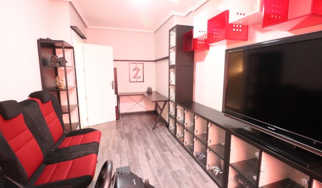 Begagnad - Radhus - Redován - Redovan - Town