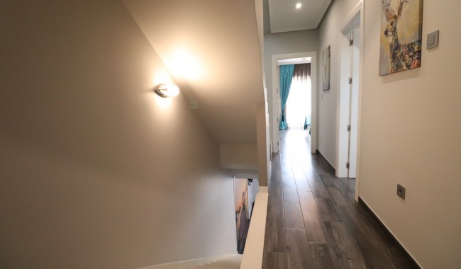 Begagnad - Radhus - Redován - Redovan - Town