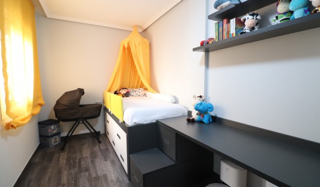 Begagnad - Radhus - Redován - Redovan - Town