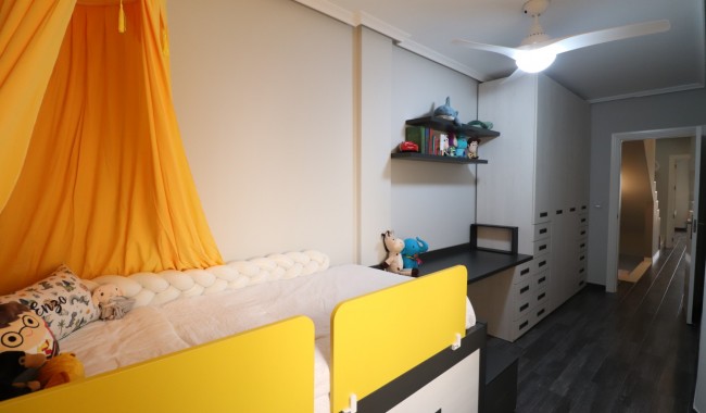 Begagnad - Radhus - Redován - Redovan - Town