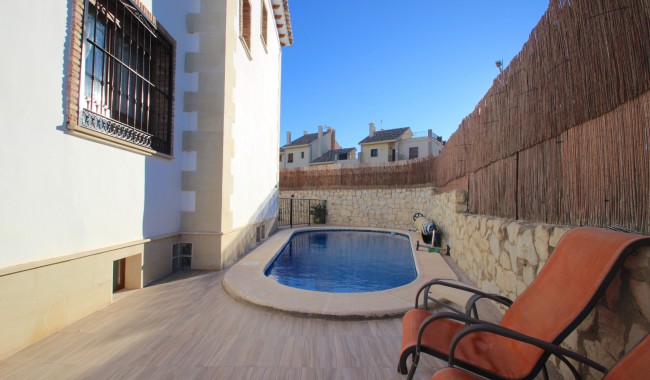 Resale - Villa - Algorfa