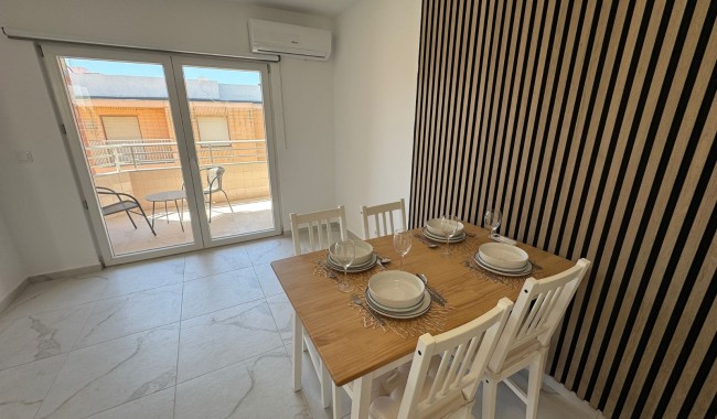 Resale - Apartment - Torrevieja - Playa del Acequión