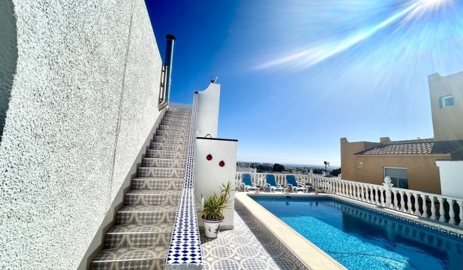 Resale - Villa - Villamartín