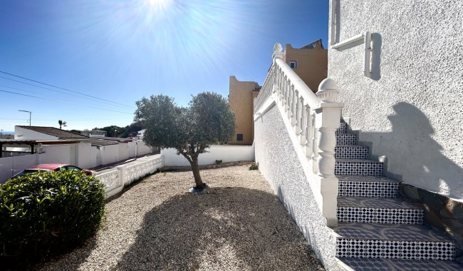 Resale - Villa - Villamartín