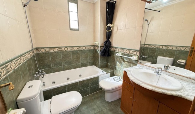 Resale - Apartment - Torrevieja - Playa del cura