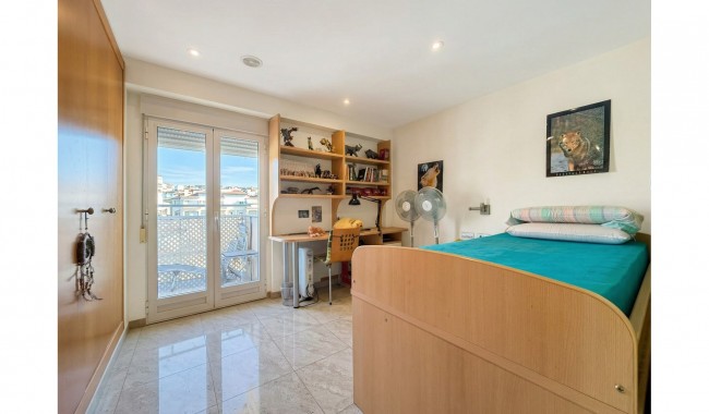 Resale - Apartment - Santa Pola