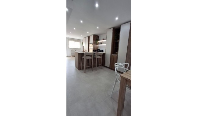 Sprzedaż - Apartament - Torrevieja - Playa Acequion