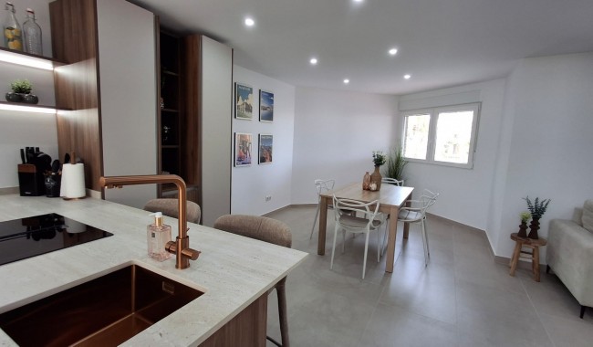 Sprzedaż - Apartament - Torrevieja - Playa Acequion
