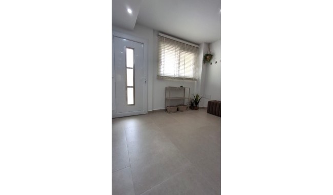 Sprzedaż - Apartament - Torrevieja - Playa Acequion