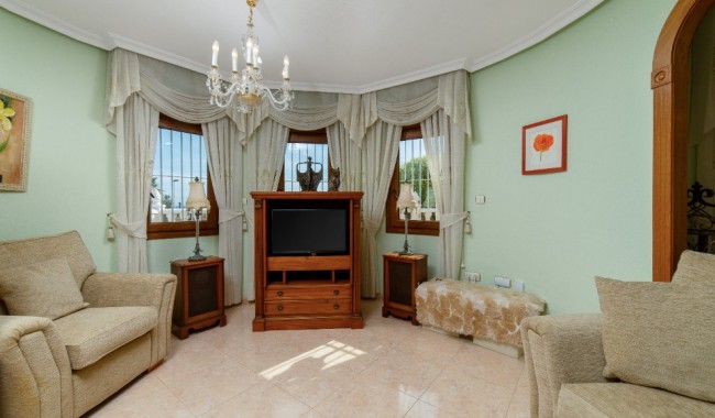 Resale - Villa - Torrevieja - Los Altos