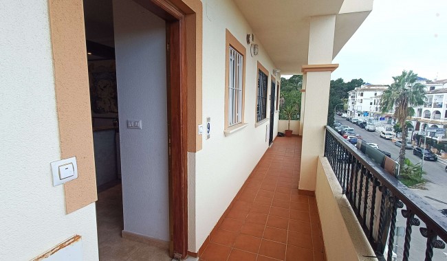 Resale - Apartment - Villamartín