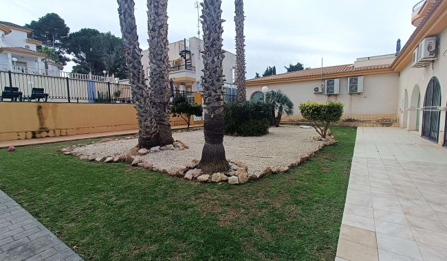 Resale - Apartment - Villamartín