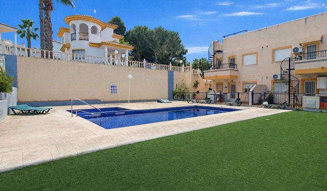 Resale - Apartment - Villamartín