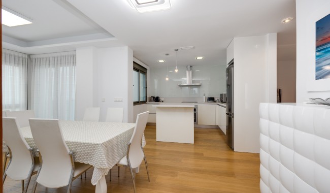 Sprzedaż - Apartament - La Manga del Mar Menor - La Manga