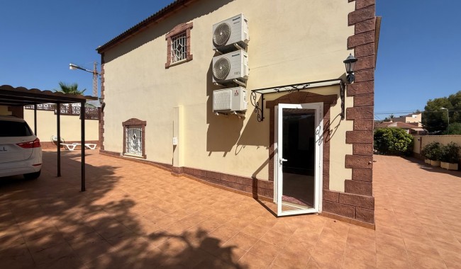 Resale - Villa - Torrevieja - Costa Blanca Sur