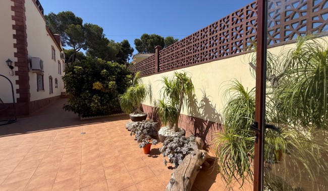 Resale - Villa - Torrevieja - Costa Blanca Sur