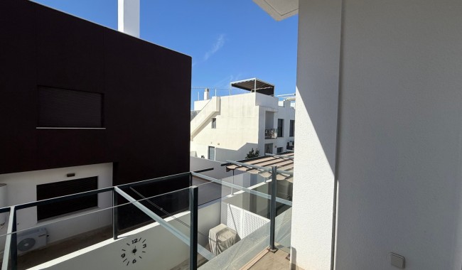 Sprzedaż - Apartament - Pilar de La Horadada