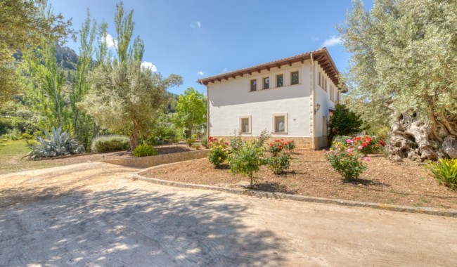 Resale - Villa - Esporlas - Mallorca