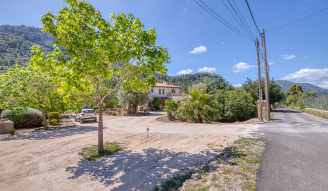Resale - Villa - Esporlas - Mallorca