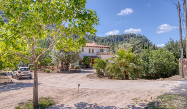 Resale - Villa - Esporlas - Mallorca