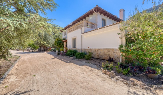 Resale - Villa - Esporlas - Mallorca