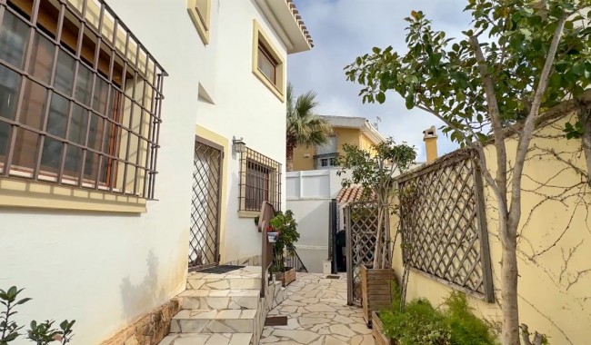 Begagnad - Villa - Orihuela Costa - Dehesa de Campoamor