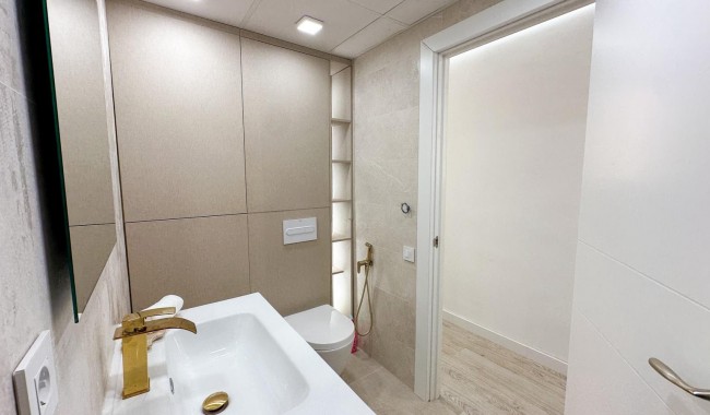 Resale - Apartment - Torrevieja - El Acequión - Los Náufragos