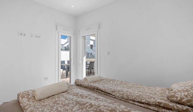 Sprzedaż - Apartament - Pilar de La Horadada