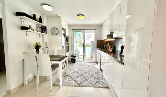 Sprzedaż - Apartament - Punta Prima