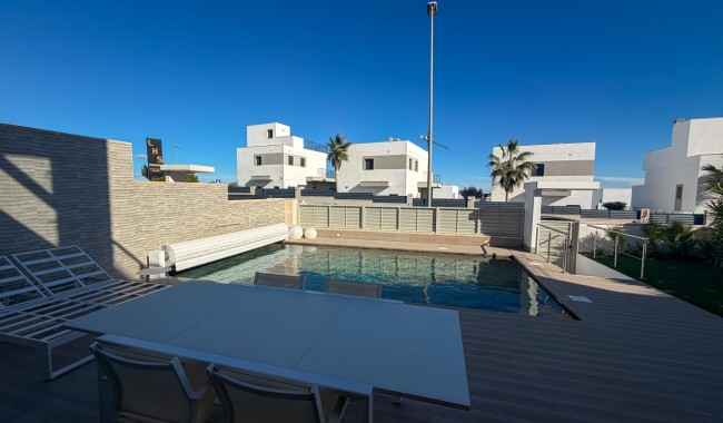 Begagnad - Villa - San Miguel de Salinas - Bellavista