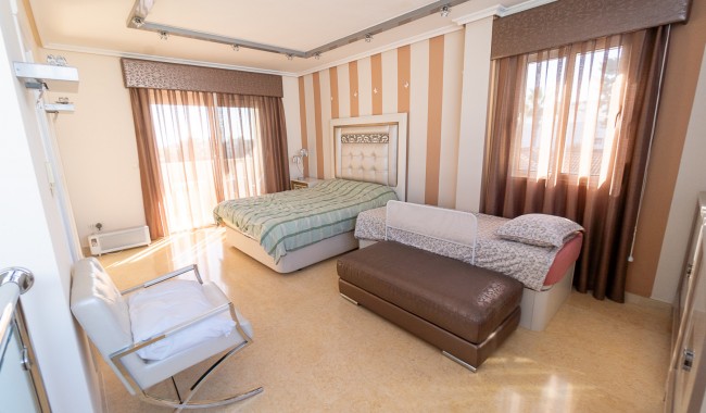 Resale - Villa - La Mata, Torrevieja - La Mata