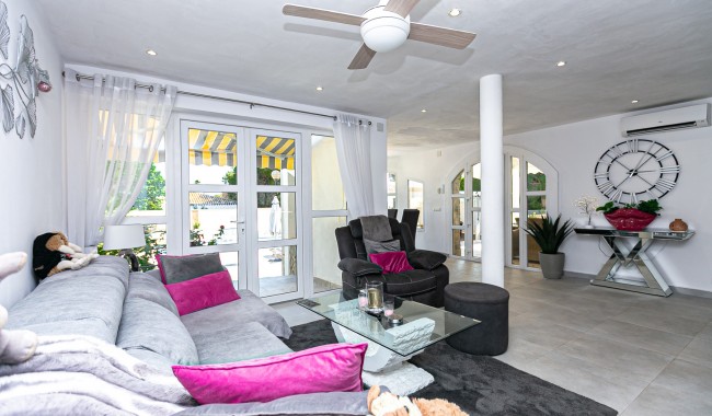 Resale - Villa - Campoamor - Lomas de Don Juan