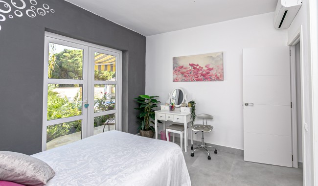 Resale - Villa - Campoamor - Lomas de Don Juan