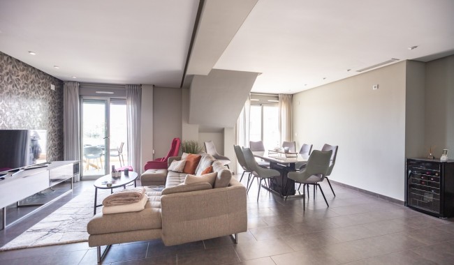 Resale - Apartment - Villamartín
