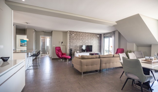 Resale - Apartment - Villamartín