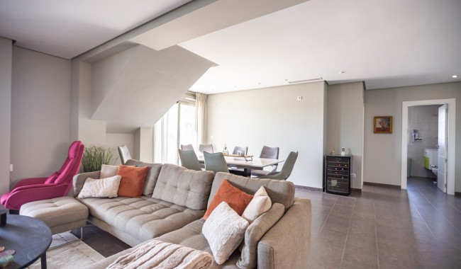 Resale - Apartment - Villamartín