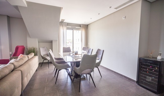 Resale - Apartment - Villamartín