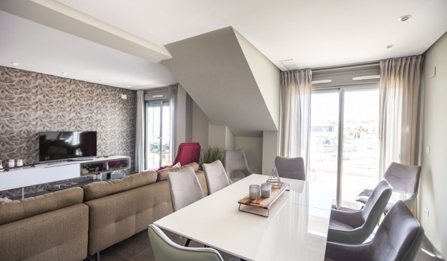 Resale - Apartment - Villamartín