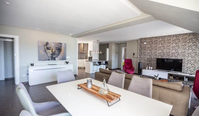 Resale - Apartment - Villamartín