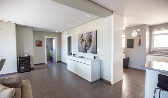 Resale - Apartment - Villamartín